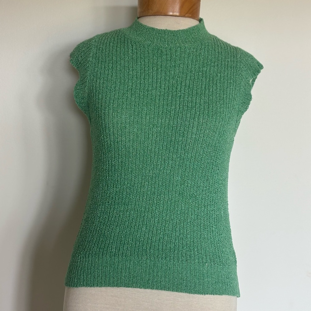 Elegant Green Sleeveless Knit Top